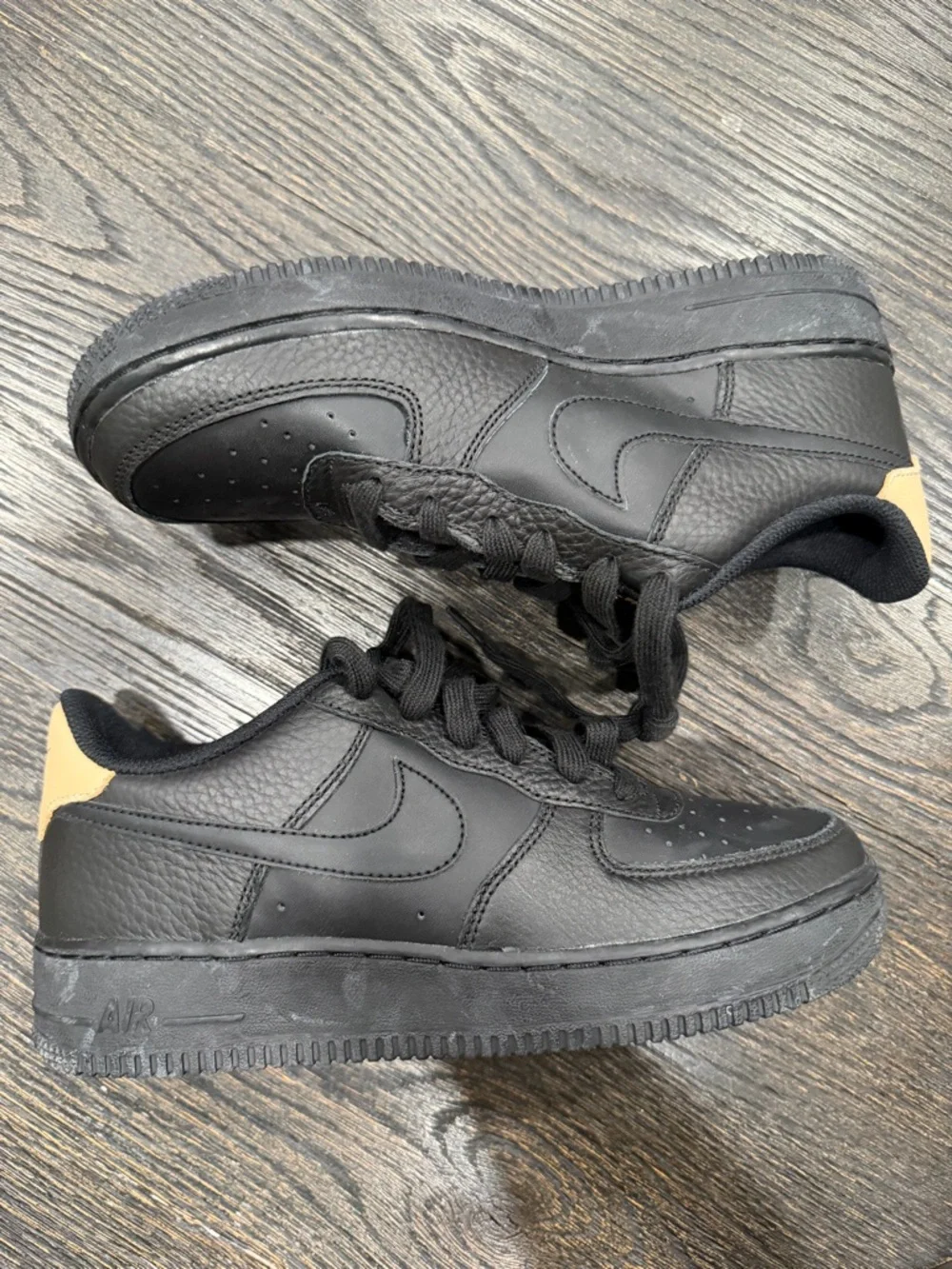 Nike Air Force 1 LV8 AF1 Black/Gum Leather Sneaker Size 6.5Y